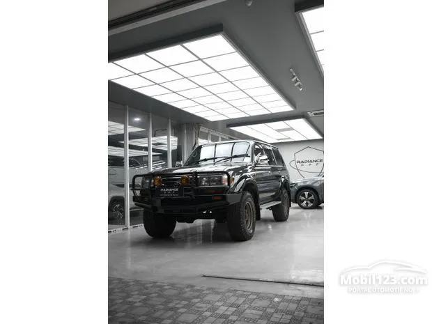 Toyota Land Cruiser: Legenda Jalan Raya dengan Harga yang Mengesankan