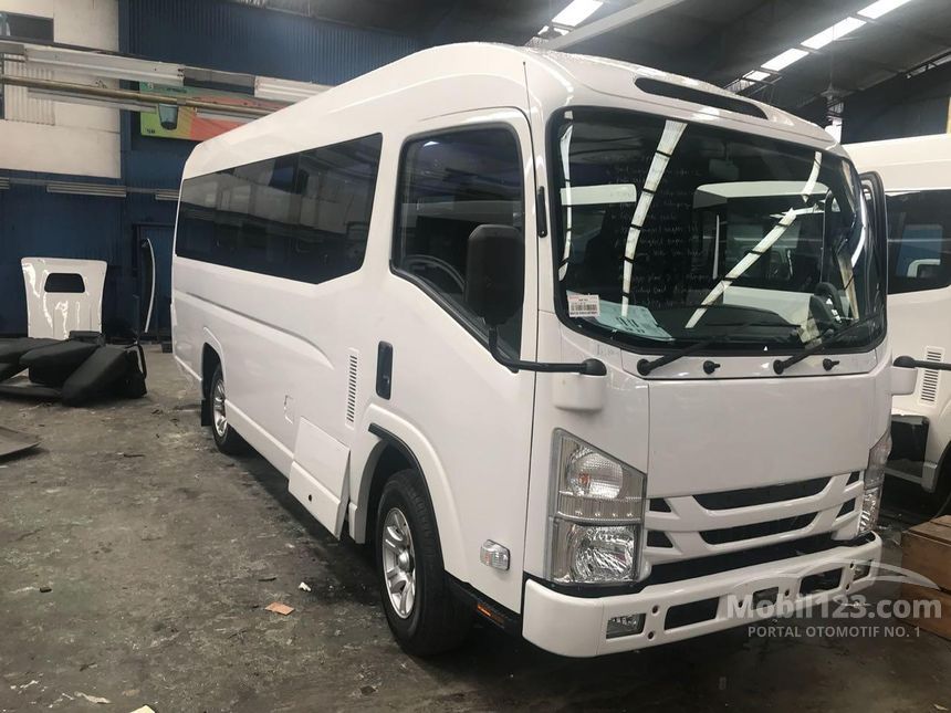 Jual Mobil Isuzu Elf 2019 2.8 di Jawa Timur Manual Minibus Putih Rp 445