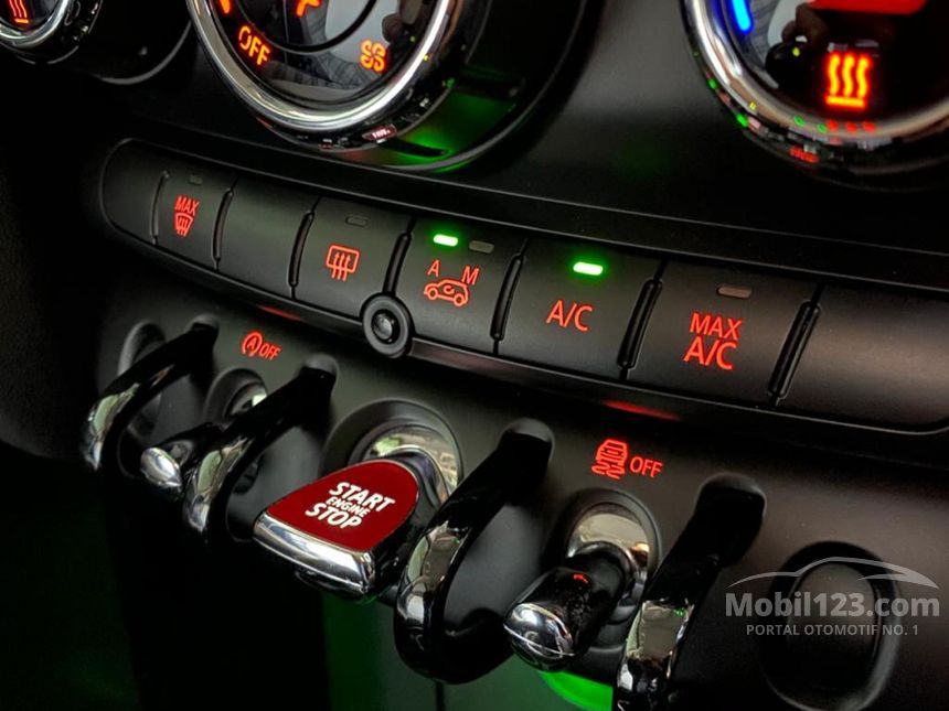 2015 MINI Cooper F55 Hatchback