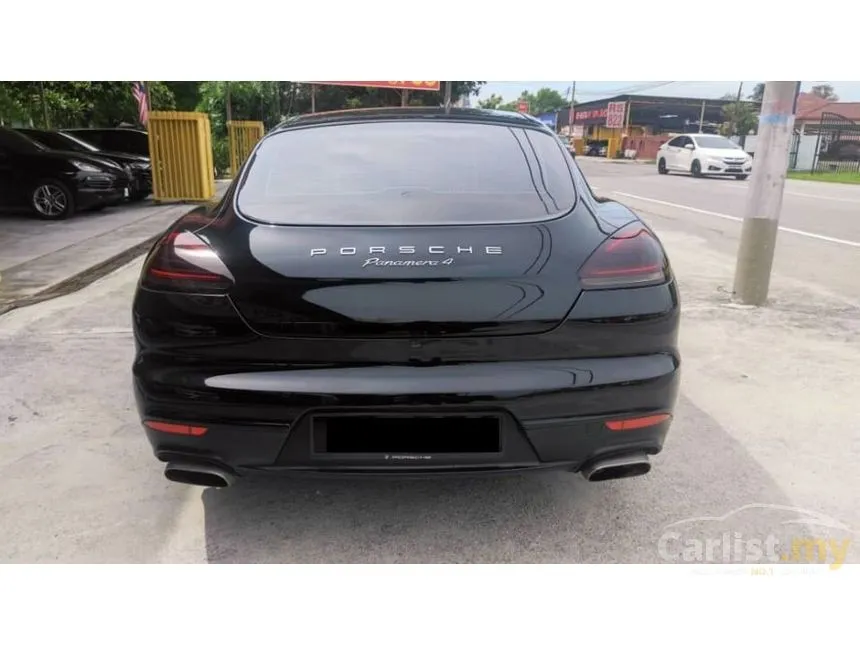 2016 Porsche Panamera 4 Hatchback