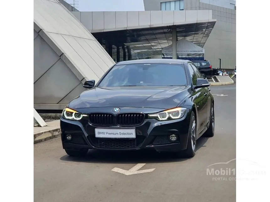 Jual Mobil BMW 330i 2019 M Sport Shadow Edition 2.0 di DKI Jakarta Automatic Sedan Hitam Rp 675.000.000