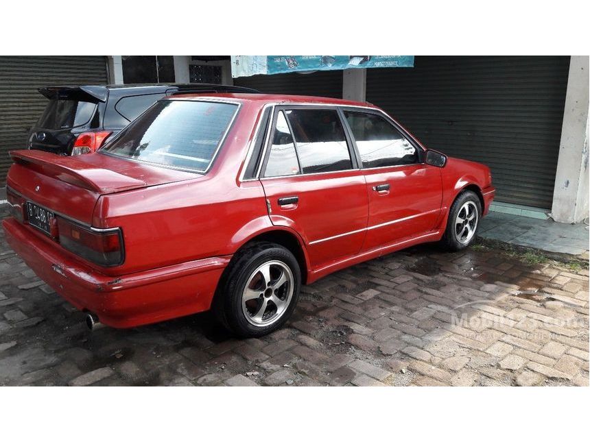 Gambar Mobil Sedan Ford Laser - Galeri Mobil