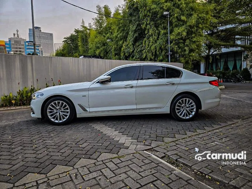 2018 BMW 530i Luxury Sedan