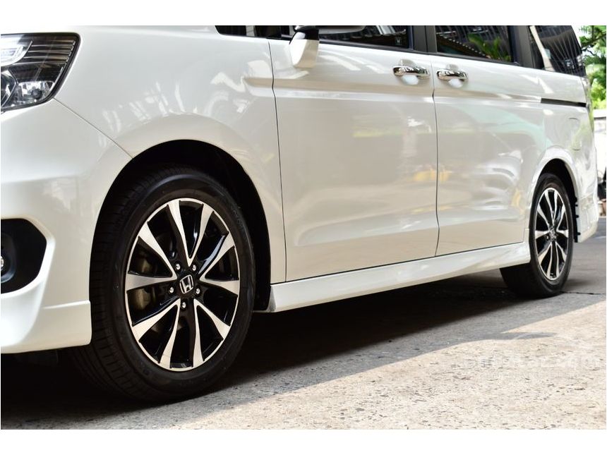 Honda stepwgn 2014