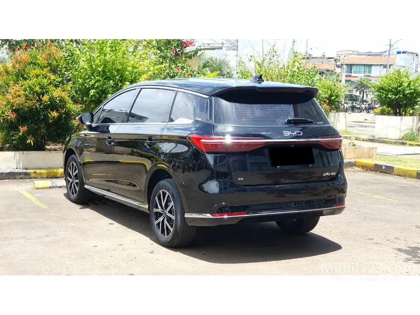 2025 BYD M6 Standard 7 Seater MPV