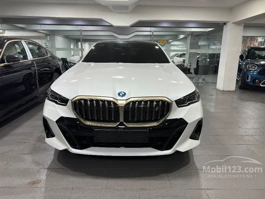 Jual Mobil BMW i5 2024 eDrive40 M Sport di DKI Jakarta Automatic Sedan Putih Rp 2.205.000.000