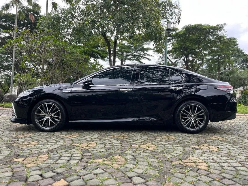 2022 Toyota Camry Hybrid Sedan