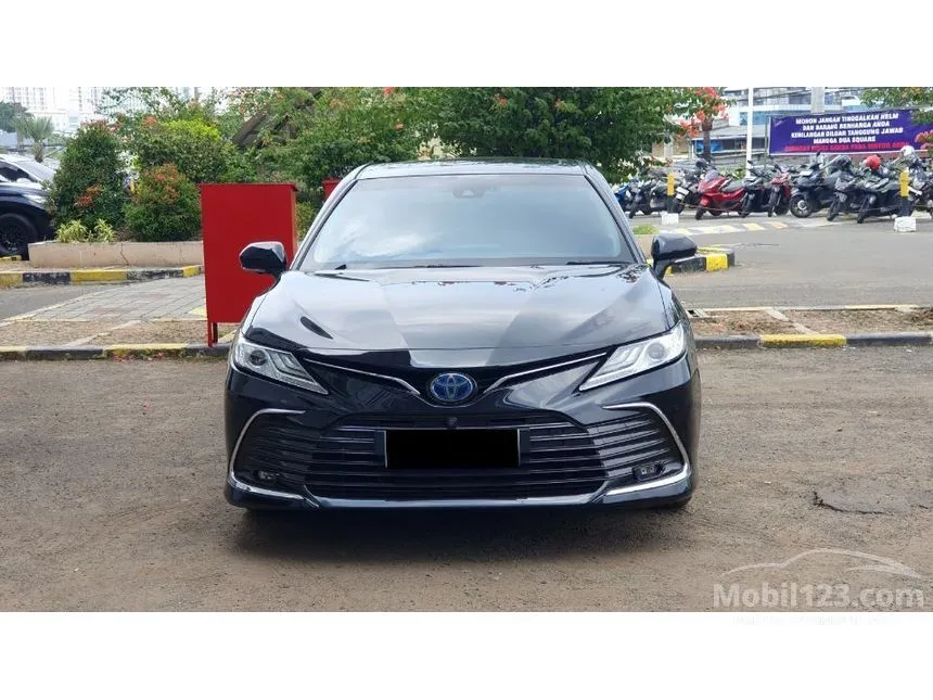 2022 Toyota Camry Hybrid Sedan