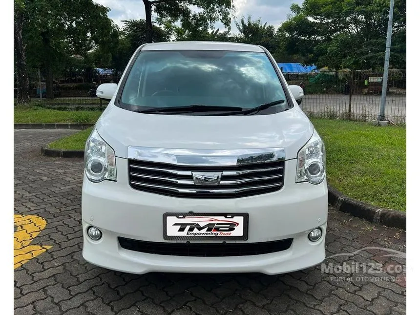 2015 Toyota NAV1 V Limited MPV