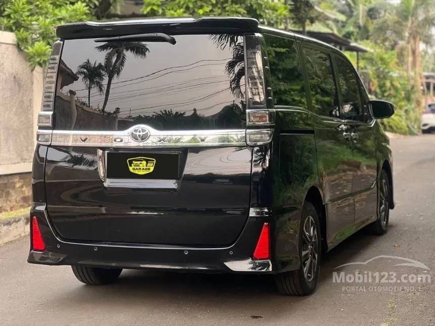 2018 Toyota Voxy MPV