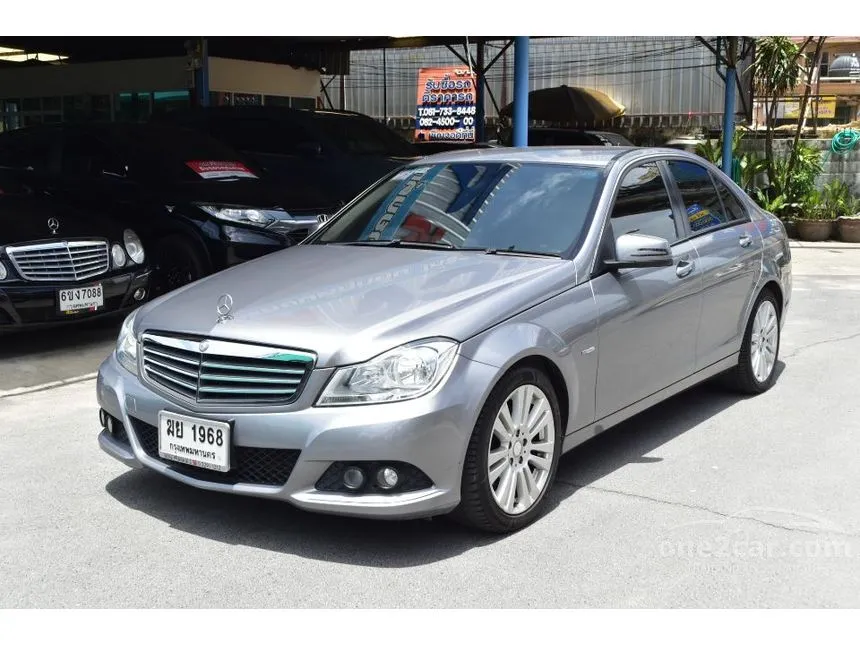 2012 Mercedes-Benz C200 Avantgarde BlueEFFICIENCY Sedan