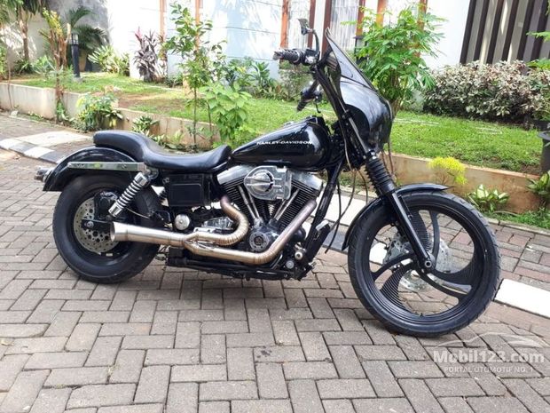 Harley Davidson Motor  bekas  dijual di Jawa timur 