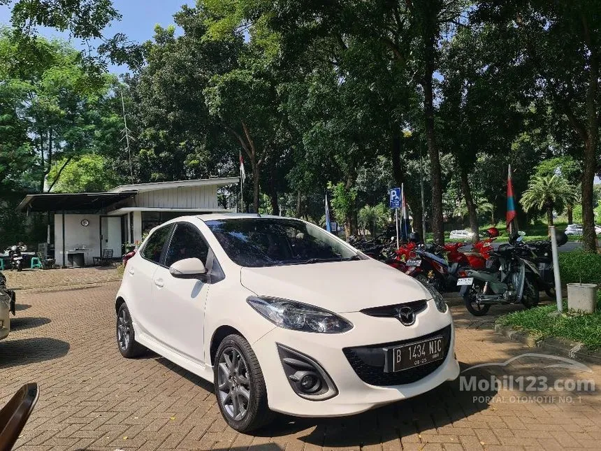 Jual Mobil Mazda 2 2014 R 1.5 di DKI Jakarta Automatic Hatchback Putih Rp 125.000.000