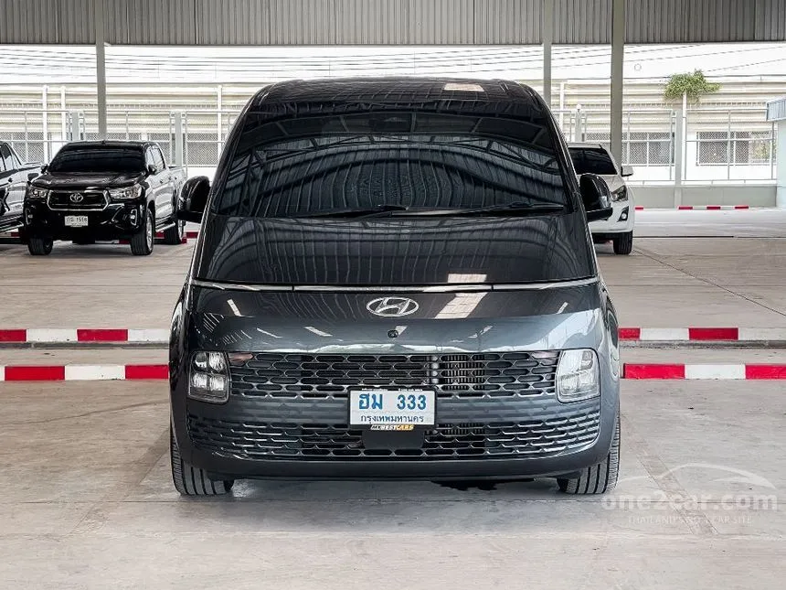 2022 Hyundai Staria SEL Van