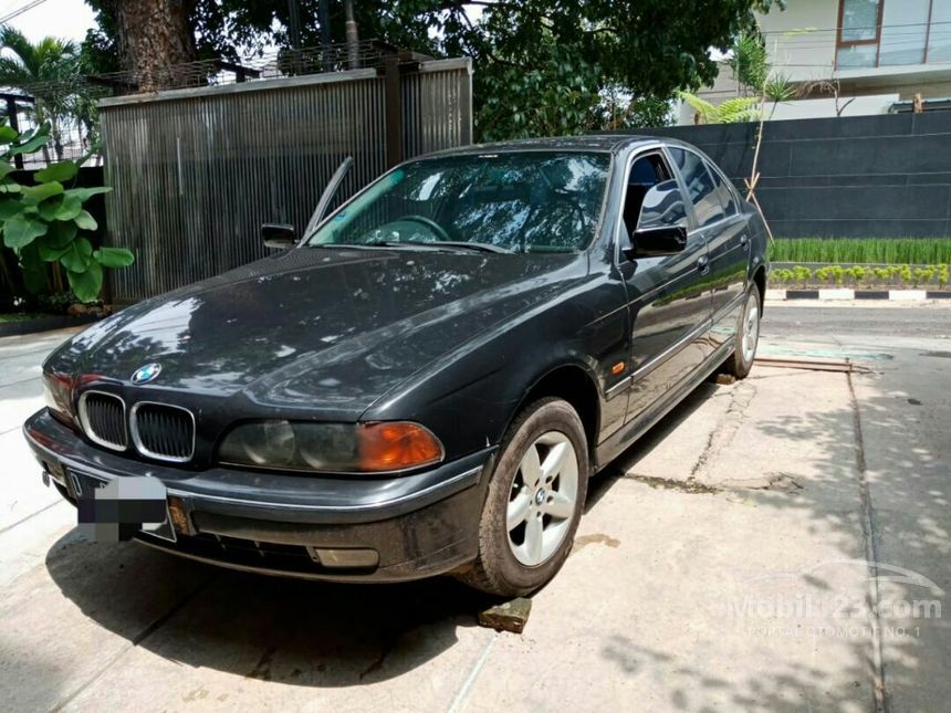  Jual  Mobil BMW 523i 1998 E39  2 5 di Jawa Barat Manual 