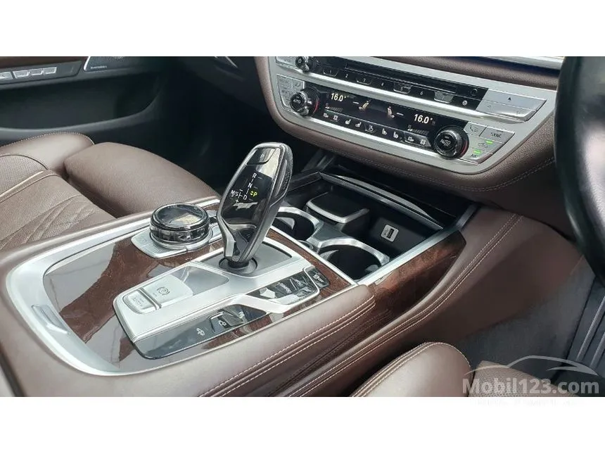 2017 BMW 740Li Sedan