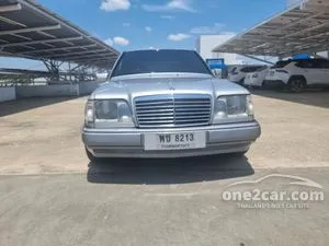 1993 Mercedes-Benz E220 2.2 Sedan