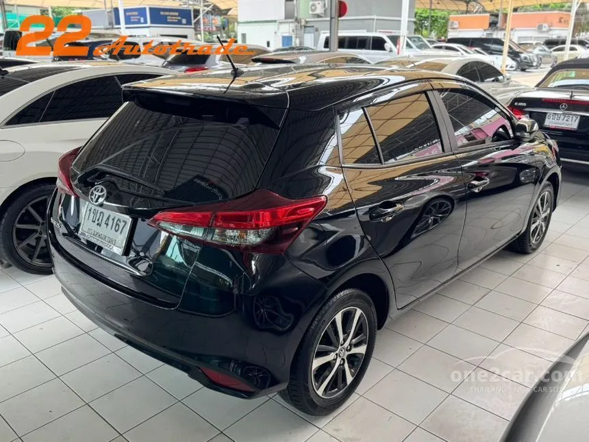 2020 Toyota YARIS Mid Hatchback